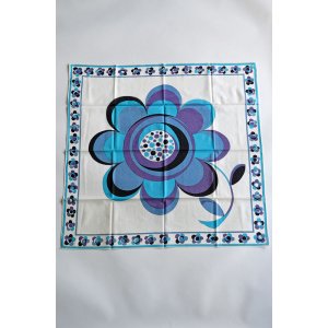 画像: 1960'S〜70'S ヴィンテージエミリオプッチ コットンスカーフ フラワー柄 Vintage Emilio Pucci Cotton Scarf Smiled Flower