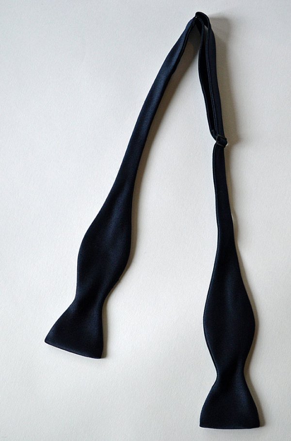 画像1: オリジナルシルクボウタイ ネイビー  手結び Original Bowtie Made in Japan Navy